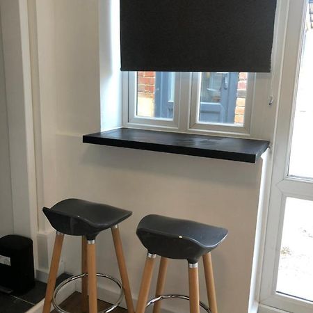 Lovely Modern Decorated 1 Bed Studio Newport  Extérieur photo
