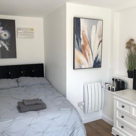 Lovely Modern Decorated 1 Bed Studio Newport  Extérieur photo