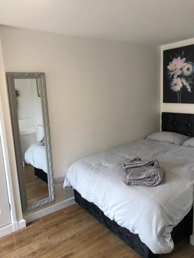 Lovely Modern Decorated 1 Bed Studio Newport  Extérieur photo