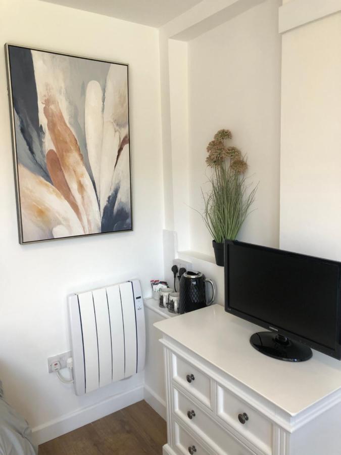 Lovely Modern Decorated 1 Bed Studio Newport  Extérieur photo