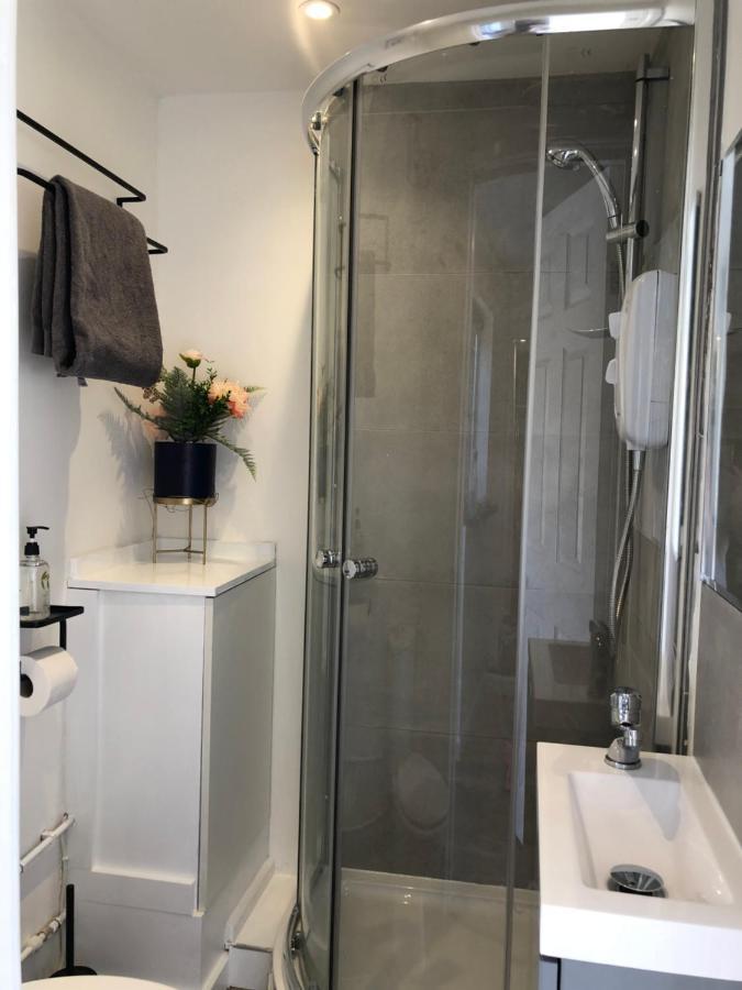 Lovely Modern Decorated 1 Bed Studio Newport  Extérieur photo
